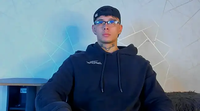 NoahhBrown online show from December 2024 04:35:02 AM