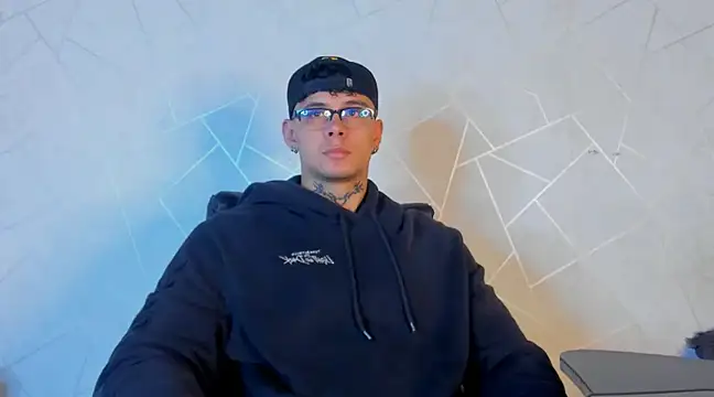 NoahhBrown online show from December 2024 01:18:01 AM