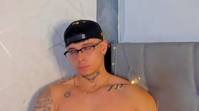 NoahhBrown online show from December 2024 10:32:02 AM