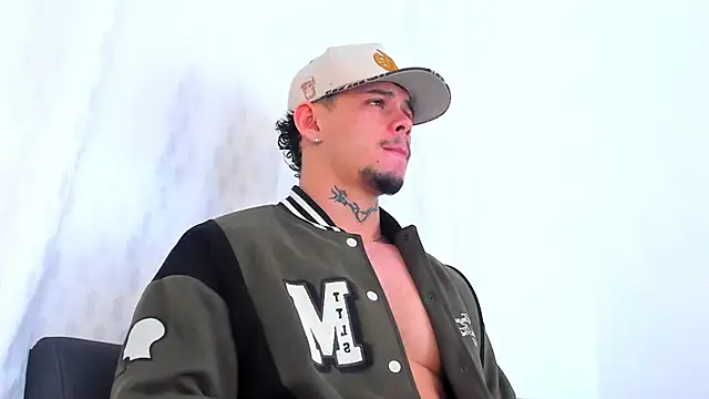 Snapshot of NoahhBrown chatting on October 2025 03:49:02 AM NoahhBrown online show from October 2025 03:49:02 AM