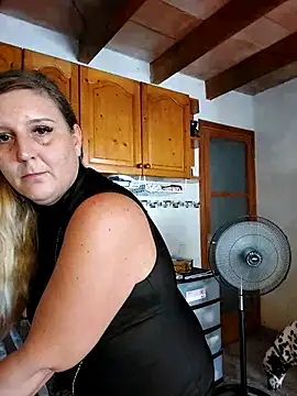 BecciDeluxe online show from September 2025 12:38:02 PM