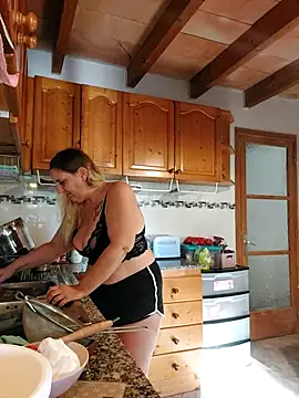 BecciDeluxe online show from November 2025 03:10:02 PM