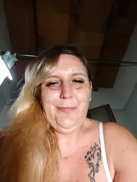 BecciDeluxe online show from November 2025 05:09:01 PM