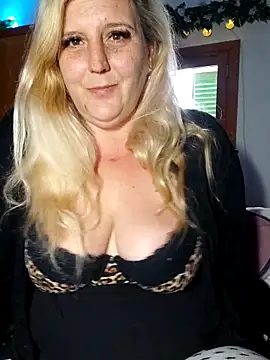 BecciDeluxe online show from May 2026 10:53:02 AM