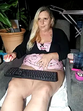 BecciDeluxe online show from June 2026 10:18:02 PM