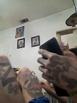 Snapshot of LongDickZee562 chatting on November 2025 10:00:02 PM LongDickZee562 online show from November 2025 10:00:02 PM