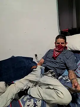 Snapshot of LongDickZee562 chatting on November 2025 03:53:02 AM LongDickZee562 online show from November 2025 03:53:02 AM