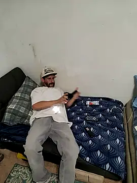 Snapshot of LongDickZee562 chatting on December 2025 09:20:02 PM LongDickZee562 online show from December 2025 09:20:02 PM