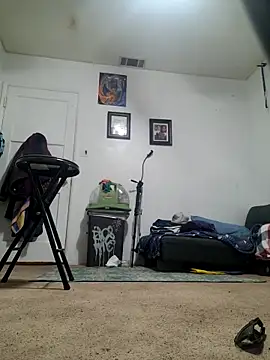 Snapshot of LongDickZee562 chatting on December 2025 04:51:01 AM LongDickZee562 online show from December 2025 04:51:01 AM