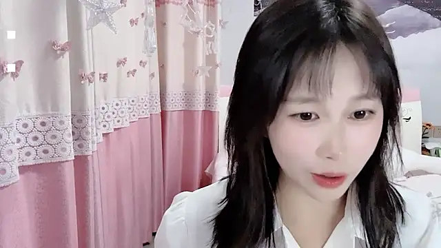 Snapshot of Shleybaby chatting on October 2025 07:10:02 AM Shleybaby online show from October 2025 07:10:02 AM