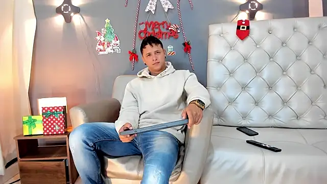 Snapshot of MITCHELL_BURNS chatting on December 2024 11:45:02 PM MITCHELL BURNS online show from December 2024 11:45:02 PM