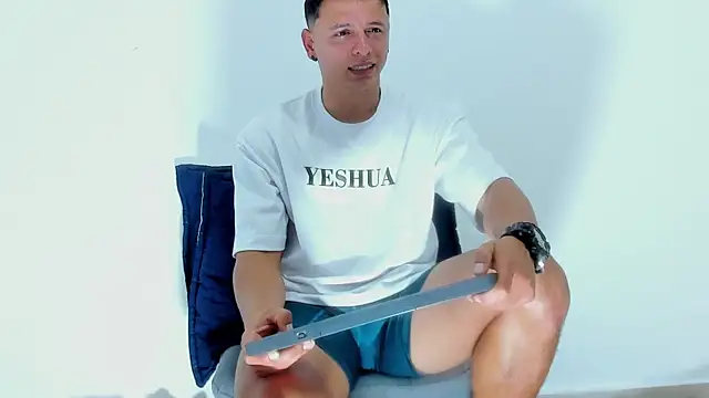 Snapshot of MITCHELL_BURNS chatting on December 2024 05:58:02 AM MITCHELL BURNS online show from December 2024 05:58:02 AM