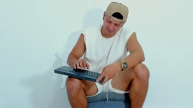 Snapshot of MITCHELL_BURNS chatting on January 2025 10:34:02 PM MITCHELL BURNS online show from January 2025 10:34:02 PM