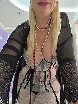 Snapshot of HotJanet chatting on November 2025 10:43:02 AM HotJanet online show from November 2025 10:43:02 AM