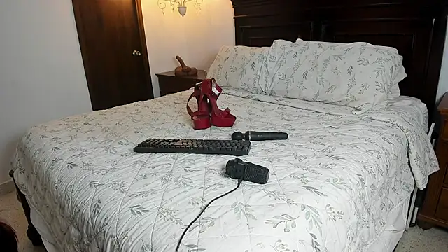mabelsaravia online show from June 2026 10:53:02 PM