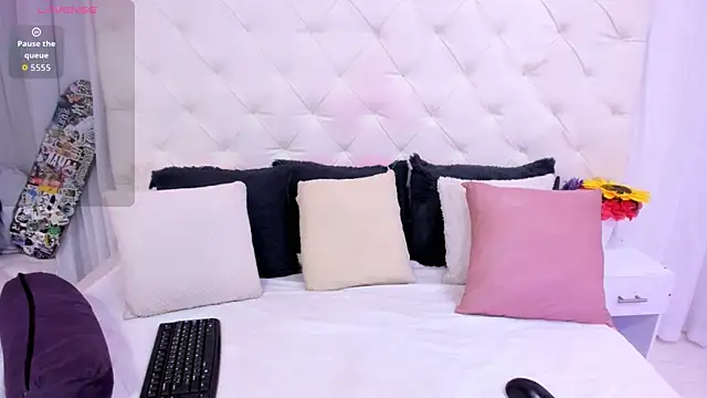 thaliia gomez online show from October 2025 07:09:02 PM