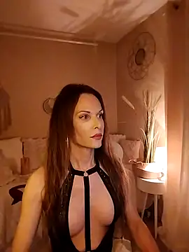 Luna Kitanna online show from May 2026 06:13:01 PM