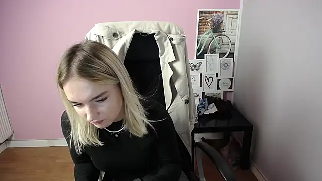 Snapshot of viktoria_lovely chatting on October 2025 07:06:01 AM viktoria lovely online show from October 2025 07:06:01 AM