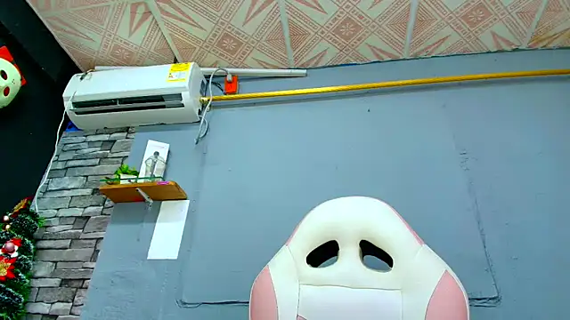 Snapshot of makena18 chatting on January 2025 03:47:02 PM makena18 online show from January 2025 03:47:02 PM