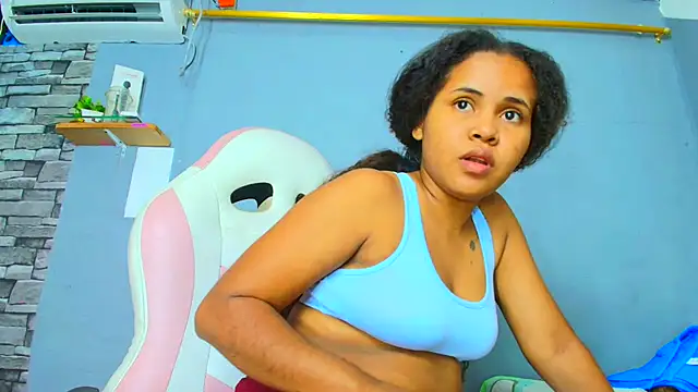 Snapshot of makena18 chatting on January 2025 12:53:01 PM makena18 online show from January 2025 12:53:01 PM