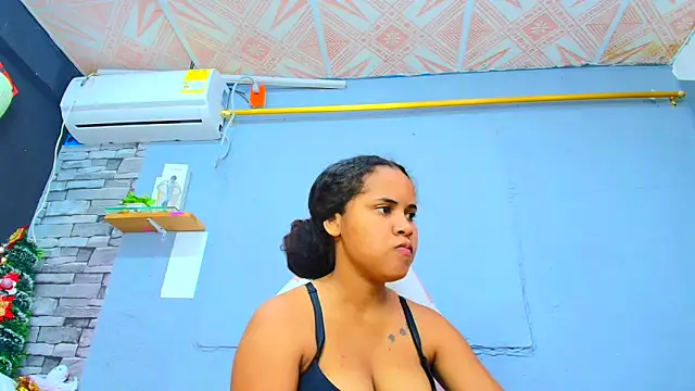 Snapshot of makena18 chatting on January 2025 12:52:02 PM makena18 online show from January 2025 12:52:02 PM