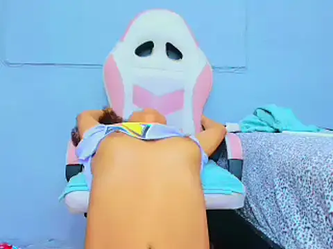 Snapshot of makena18 chatting on January 2025 05:23:02 PM makena18 online show from January 2025 05:23:02 PM