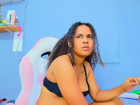 Snapshot of makena18 chatting on January 2025 12:58:02 PM makena18 online show from January 2025 12:58:02 PM