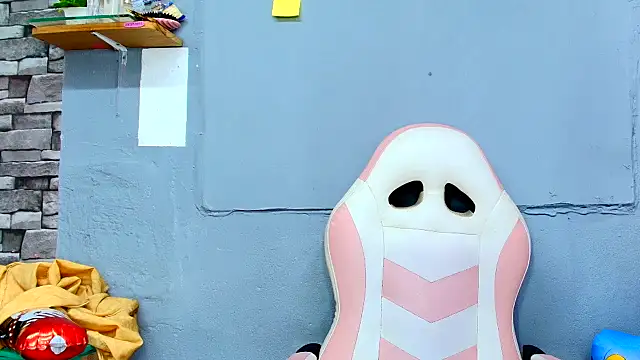 Snapshot of makena18 chatting on February 2025 12:50:01 PM makena18 online show from February 2025 12:50:01 PM