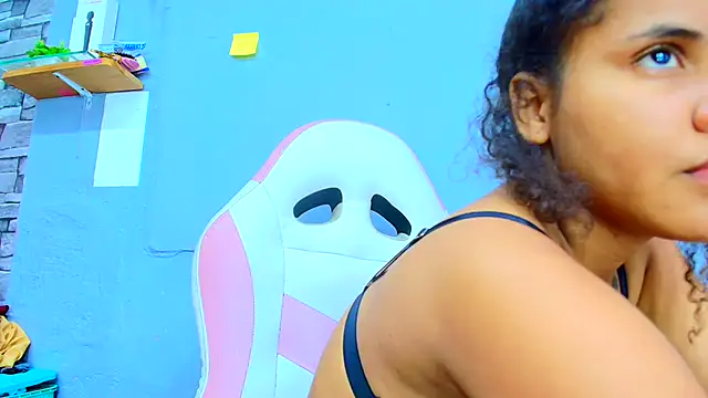 Snapshot of makena18 chatting on February 2025 01:14:02 PM makena18 online show from February 2025 01:14:02 PM