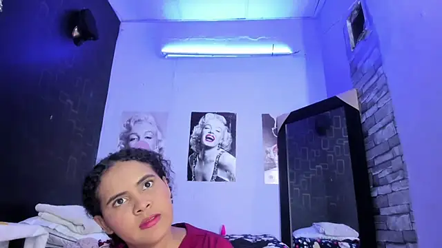 Snapshot of makena18 chatting on September 2025 02:50:01 PM makena18 online show from September 2025 02:50:01 PM