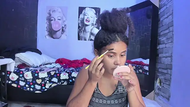 Snapshot of makena18 chatting on September 2025 02:05:02 PM makena18 online show from September 2025 02:05:02 PM