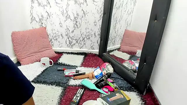 Snapshot of makena18 chatting on November 2025 02:30:01 PM makena18 online show from November 2025 02:30:01 PM