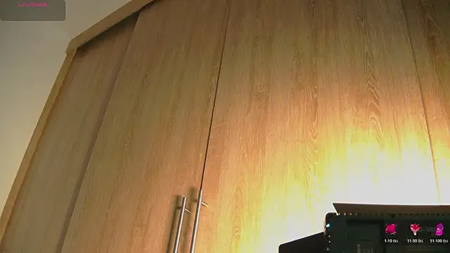 aidaadams online show from October 2025 11:11:01 AM