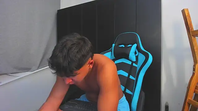 Snapshot of Bray_Kevin chatting on November 2025 04:25:02 AM Bray Kevin online show from November 2025 04:25:02 AM