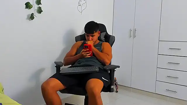 Snapshot of Bray_Kevin chatting on December 2025 10:58:02 PM Bray Kevin online show from December 2025 10:58:02 PM