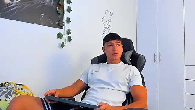 Snapshot of Bray_Kevin chatting on December 2025 06:13:02 PM Bray Kevin online show from December 2025 06:13:02 PM