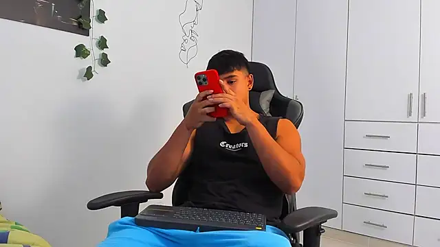 Snapshot of Bray_Kevin chatting on December 2025 08:37:02 PM Bray Kevin online show from December 2025 08:37:02 PM