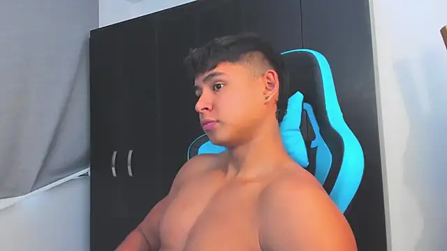 Snapshot of Bray_Kevin chatting on December 2025 09:01:01 PM Bray Kevin online show from December 2025 09:01:01 PM