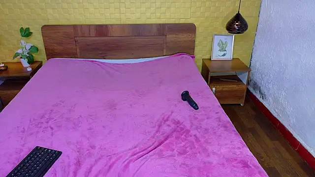 Snapshot of Mrs_booty chatting on February 2025 05:19:02 PM Mrs booty online show from February 2025 05:19:02 PM