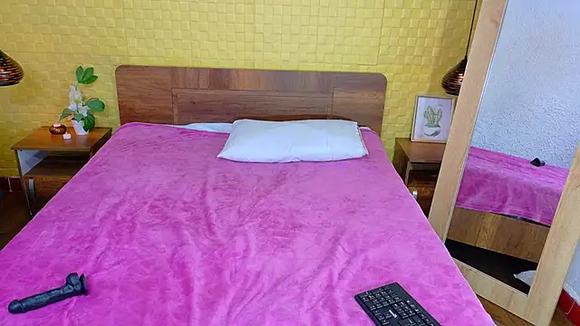 Snapshot of Mrs_booty chatting on February 2025 05:44:01 PM Mrs booty online show from February 2025 05:44:01 PM