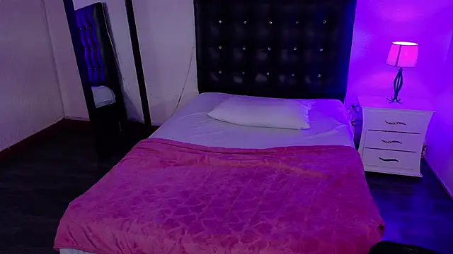 Snapshot of Mrs_booty chatting on February 2025 08:14:02 PM Mrs booty online show from February 2025 08:14:02 PM