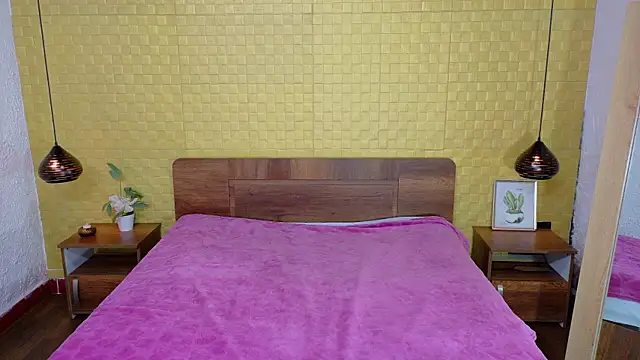 Snapshot of Mrs_booty chatting on February 2025 01:47:02 PM Mrs booty online show from February 2025 01:47:02 PM