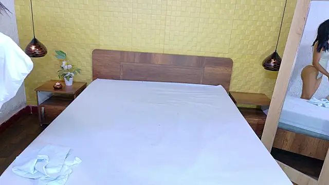 Snapshot of Mrs_booty chatting on September 2025 02:10:01 PM Mrs booty online show from September 2025 02:10:01 PM