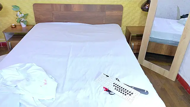 Snapshot of Mrs_booty chatting on October 2025 02:14:01 PM Mrs booty online show from October 2025 02:14:01 PM