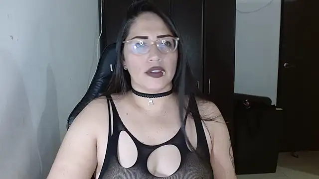 natashasmithe online show from November 2025 01:00:02 AM