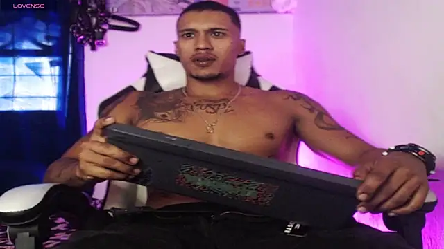 Snapshot of Ryan_coopper chatting on November 2025 10:32:02 PM Ryan coopper online show from November 2025 10:32:02 PM