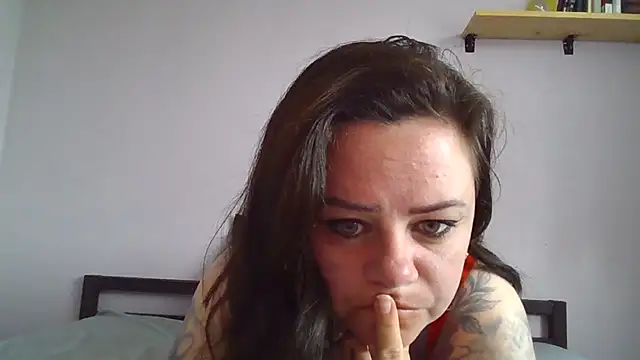 Snapshot of curvybrat93 chatting on July 2026 03:36:02 PM curvybrat93 online show from July 2026 03:36:02 PM