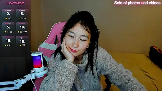 SaraXray online show from September 2025 03:44:01 PM