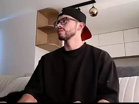 Snapshot of Phantom_Bigger1 chatting on December 2025 06:59:01 PM Phantom Bigger1 online show from December 2025 06:59:01 PM