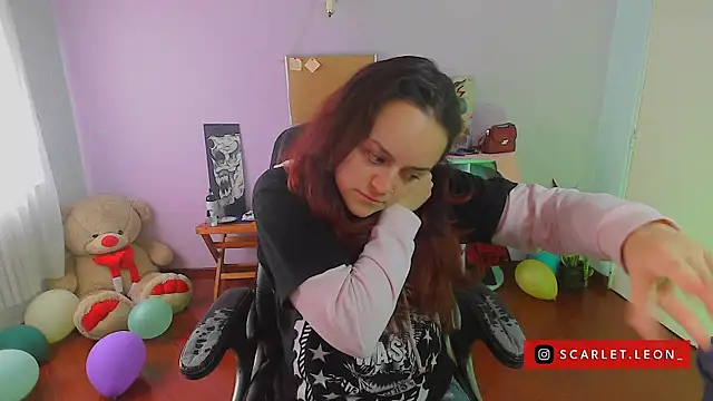 Snapshot of Scarletleon77 chatting on December 2024 03:00:02 PM Scarletleon77 online show from December 2024 03:00:02 PM